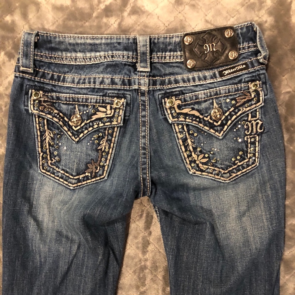 Leaf pocket Miss Me sz27 bootcut.  Super cute!